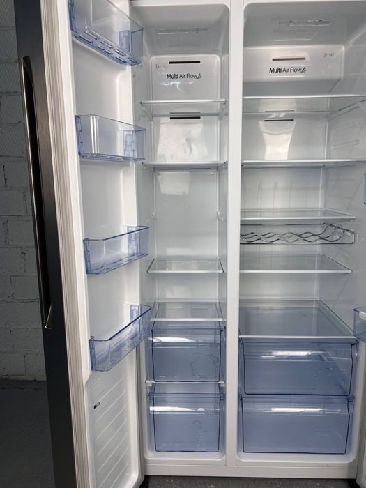 Холодильник Side by Side Hisense RS670N4BC2