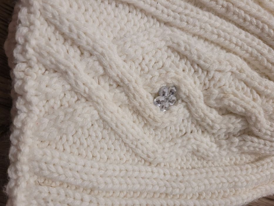 Kremowa czapka zimowa