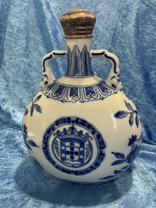 Garrafa vista alegre tampa prata alt,25 cm larg,19 cm