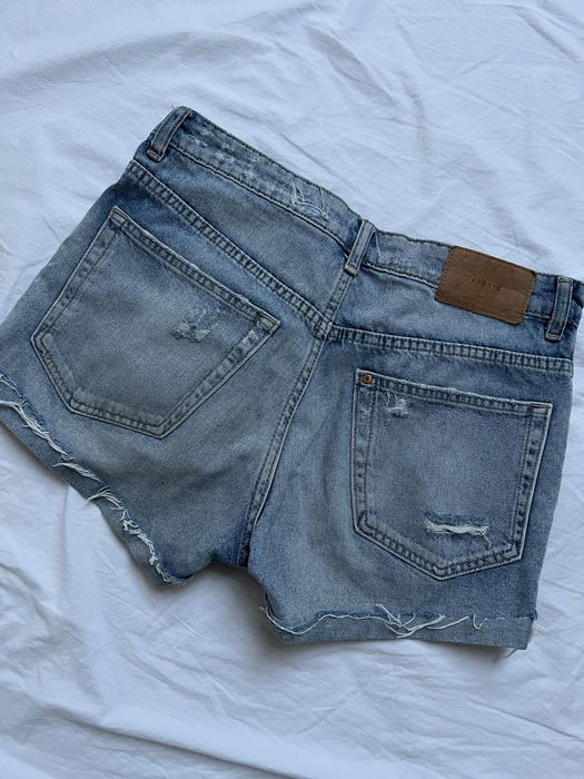 damskie krótkie spodenki jeansowe shorty boyfriend z dziurami