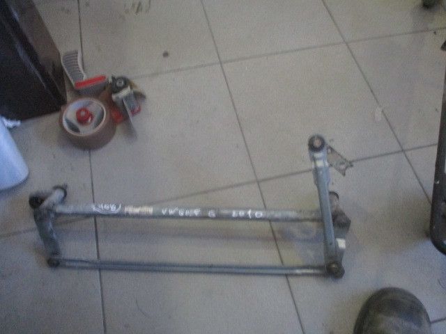 Haste / braço de escova limpa vidros frente esquerda VOLKSWAGEN Golf V