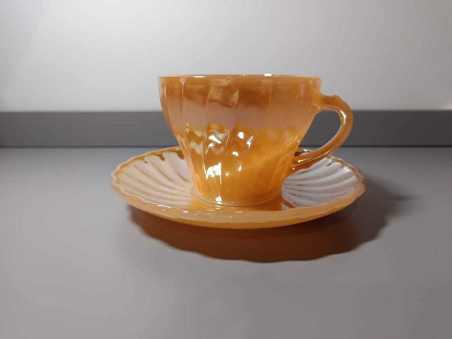 Chávena Fire-King “Swirl Peach Lustre” – Vintage Americano dos Anos 50
