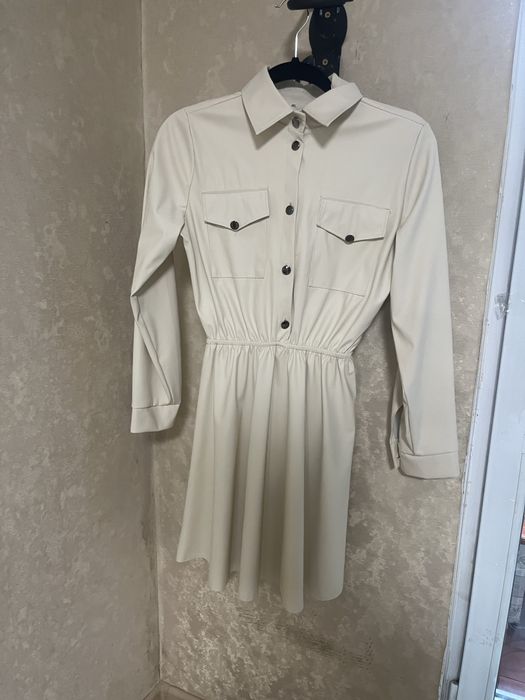 Сукня зі штучної шкіри