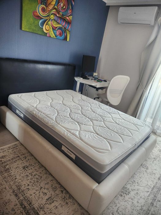 Cama com colchão e estrado incluídos – Bom estado