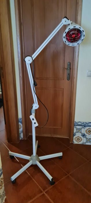 Lampada infravermelhos com pe alto