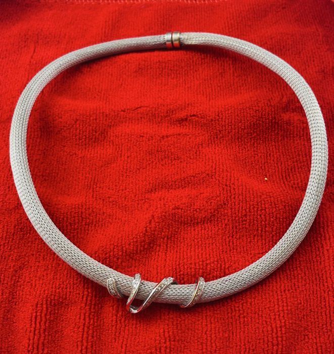 Gargantilha ouro branco 19.2k e 48 diamantes