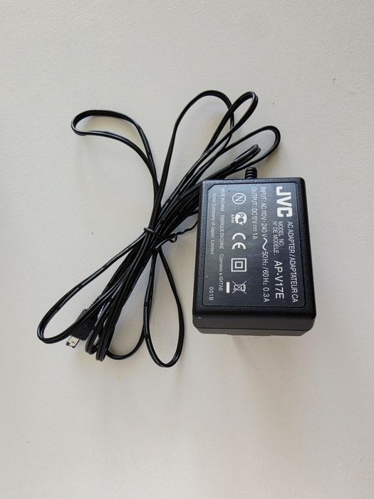 Ładowarka JVC AP-V17E