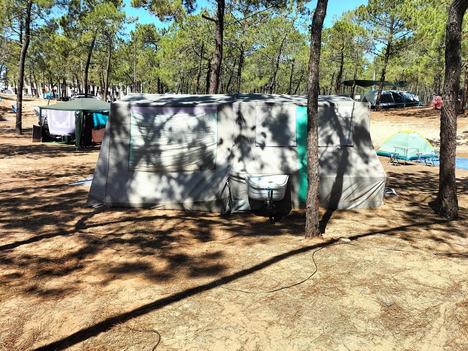 Atrelado tenda boas condições