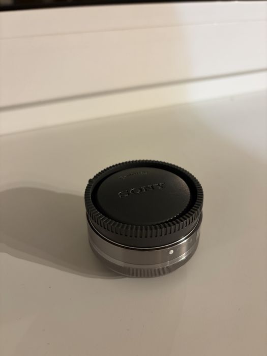 Obiektyw Sony E2.8/16