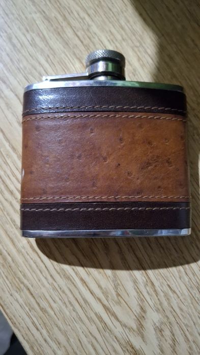 Cantil de metal para beber