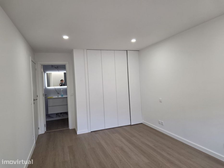 T3 totalmente remodelado | 126 m² | Garagem fechada | Pronto a habitar