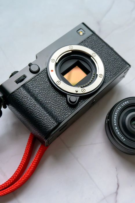 FujiFilm X-E5 silver/black з обʼєктивом XF 23mm 2.8 R WR kit