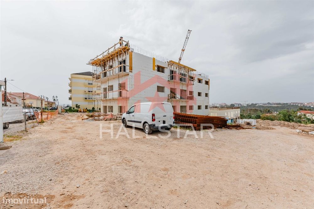 Apartamento T1 / Condomínio Fechado com Piscina / Pousos