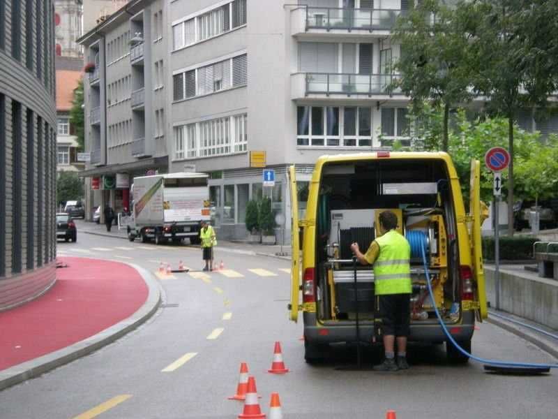 Гидродинамическая прочистка труб канализации.Сантехник.