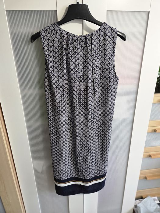 Sukienka luźna prosty fason H&M geometryczny wzór