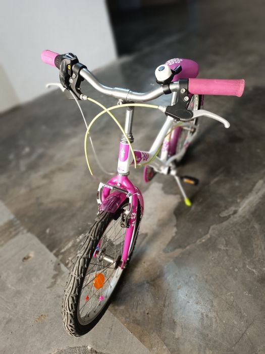 Bicicleta de menina com mudanças