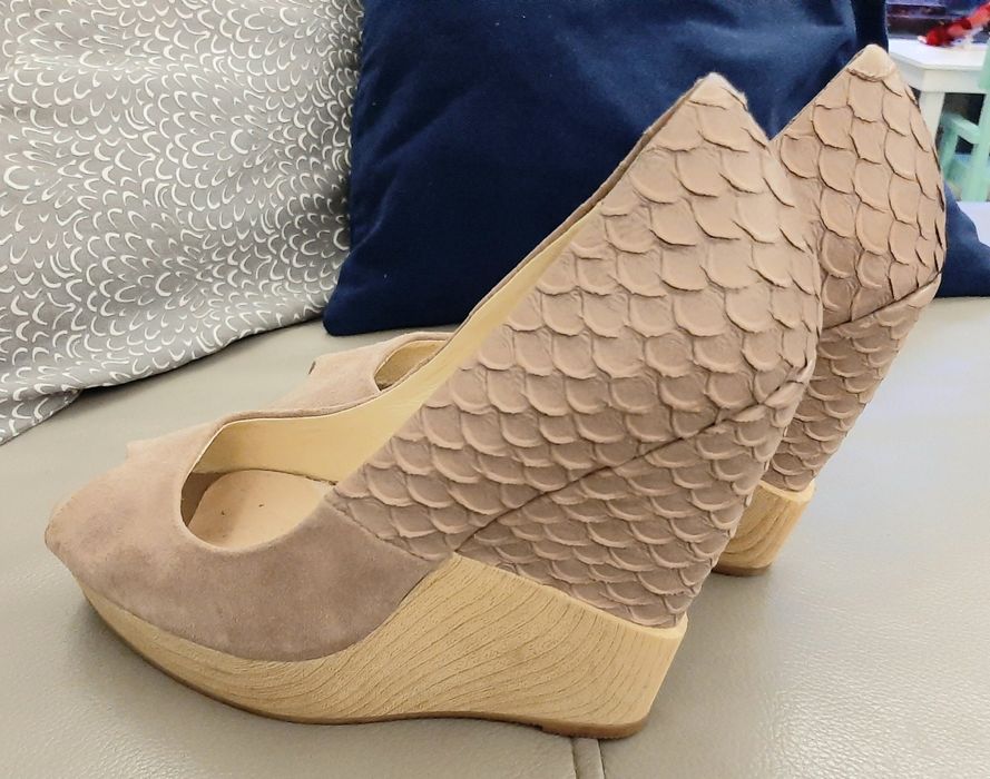 Buty nude koturn skóra naturalna