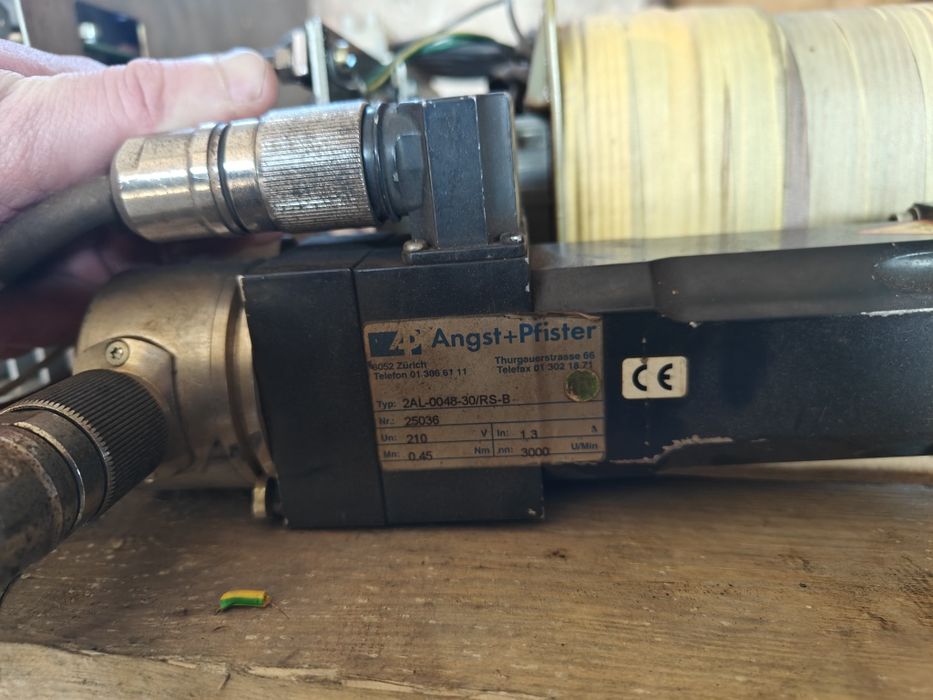 Сервомотори з драйверами і трансформатором