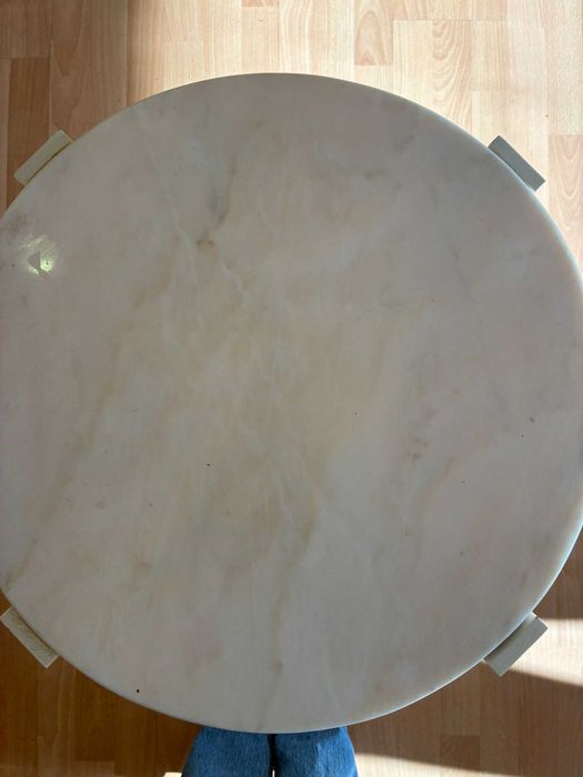 mesa de centro redonda, com pedra mármore