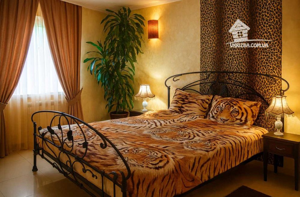 Київ. Будинок 300кв.Більярд, теніс, 5 спалень,бомбосховище. До 25 осіб