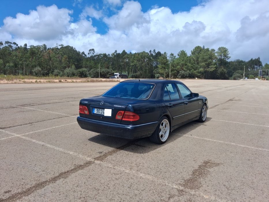 Mercedes Benz E300TD