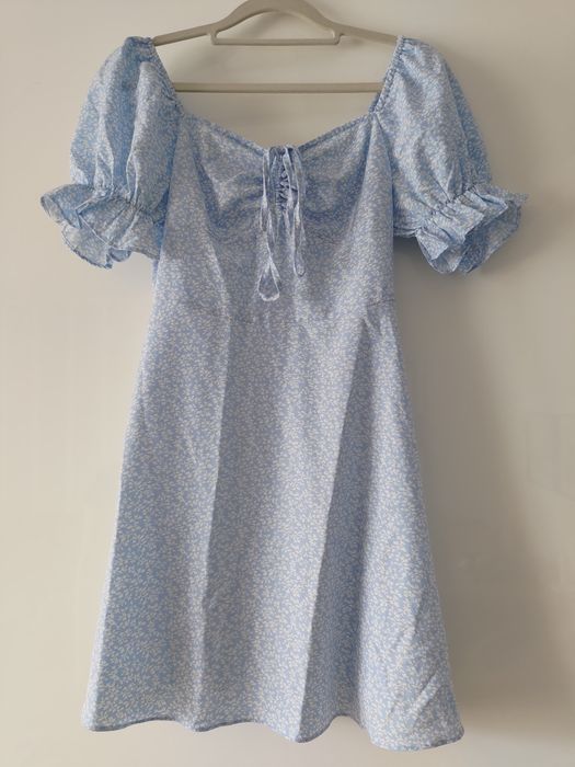 Niebieska, zwiewna  sukienka w kwiatuszki