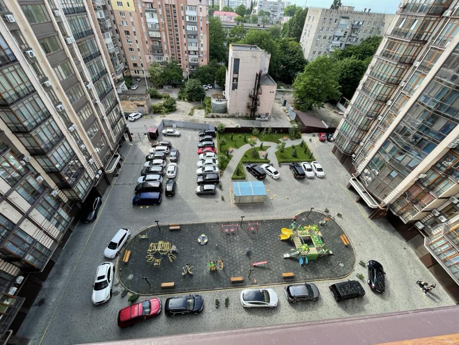 Продам 2ком. 77.8м2. + кладовка 4м2. ЖК Атлант ул. Антоновича,36