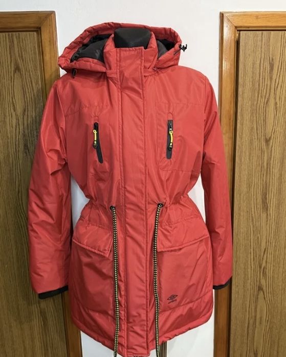 Зимова куртка Umbro червоного кольору S