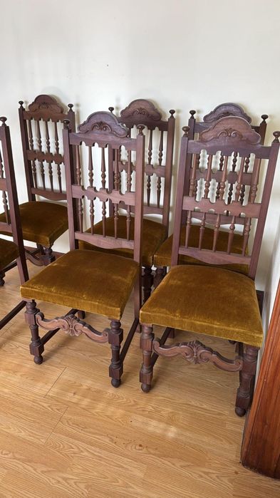 Mesa de sala antiga 2m x 1m com 8 cadeiras