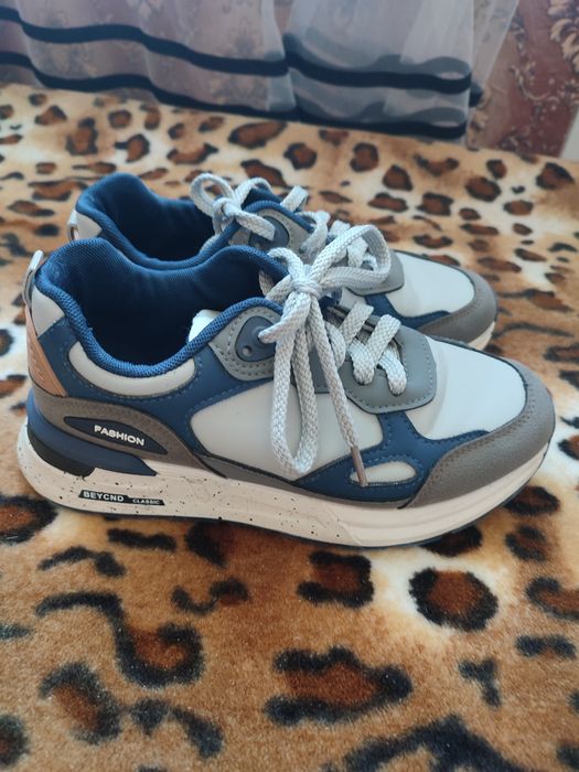 Зимние женские кроссовки