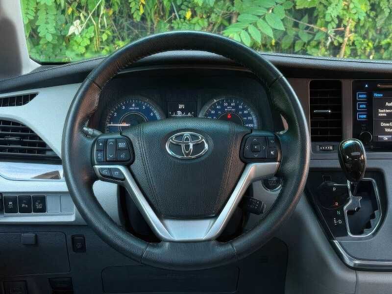 2015 Toyota Sienna XLE Premium 8-Passenger