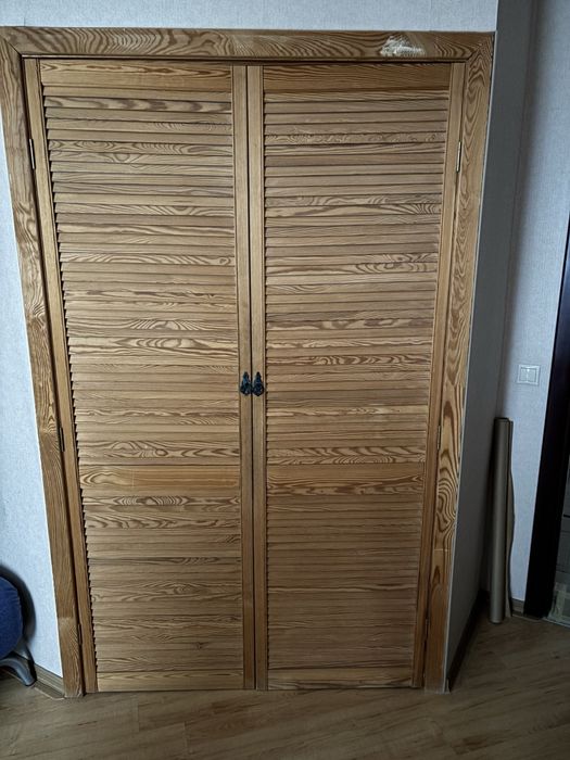 Двері з натурального дерева