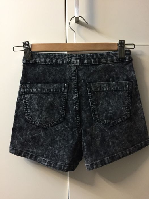 Conjunto calção cinza matizado e blusa da Bershka