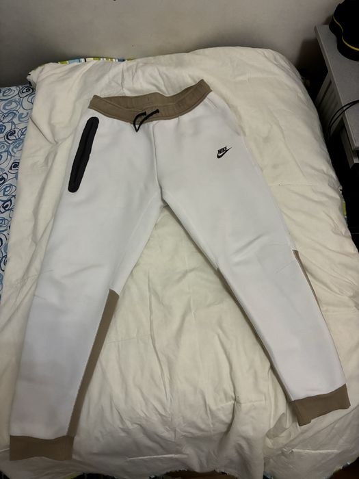 Nike tech branco e marrom