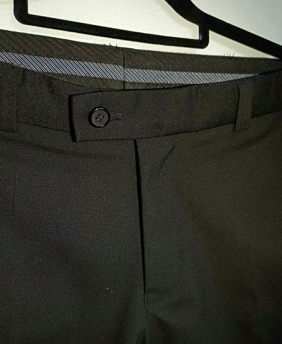 Czarny garnitur męski