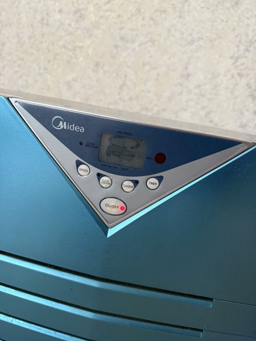 Продам очиститель воздуха фирмы MIDEAі с ЖК-экран
