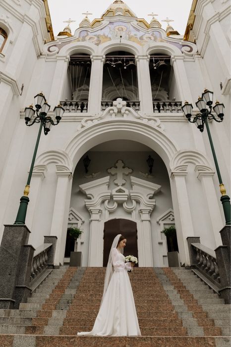 Продам весільну сукню