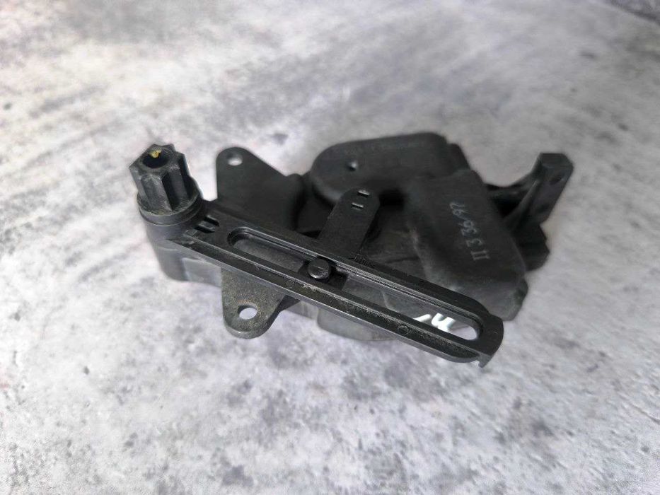 Моторчик сервопривід заслінки пічки VAG   1J0907511  /  6NN00762600