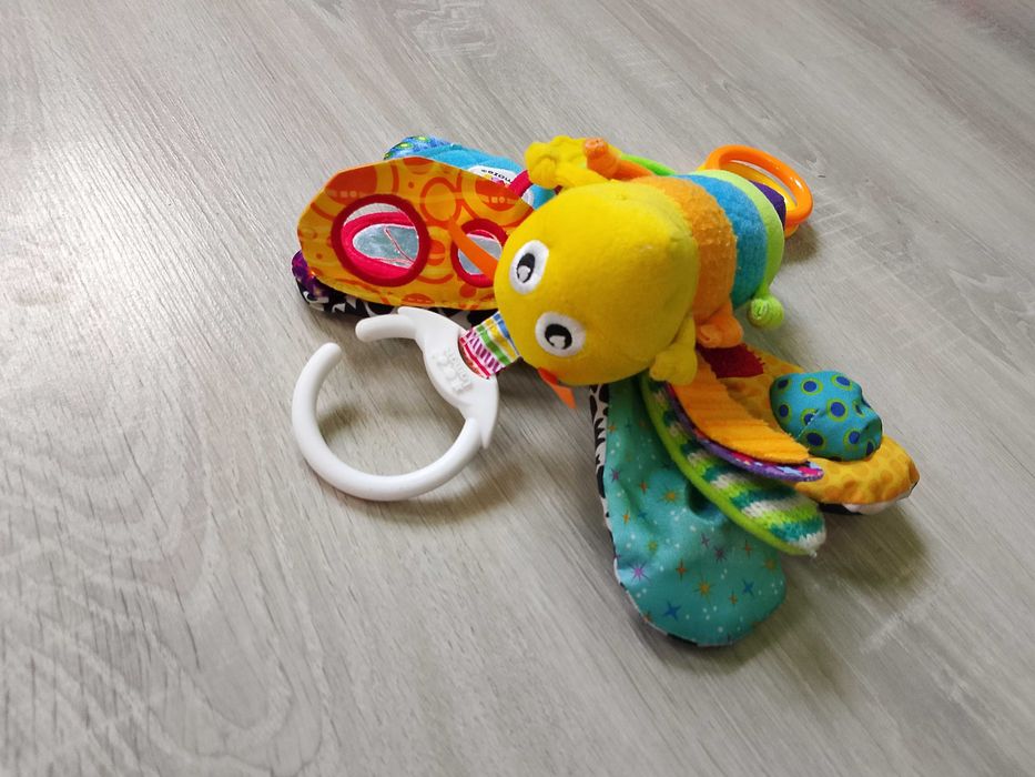 Wesoły motylek Freddie zawieszka Lamaze