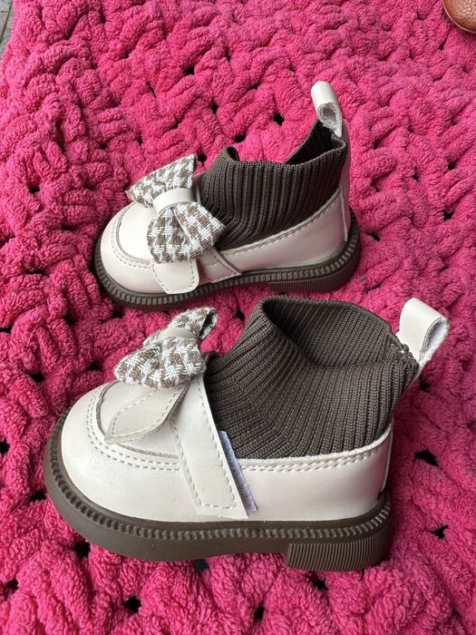 Продам чобітки для дівчинки