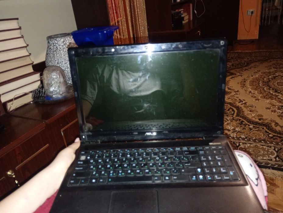 Продам ноутбук без акамулятора
