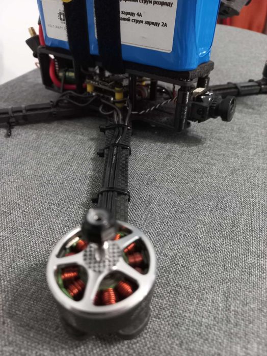 Дрон 8 дюймів. Навчальний, керування 2.4 ERLS