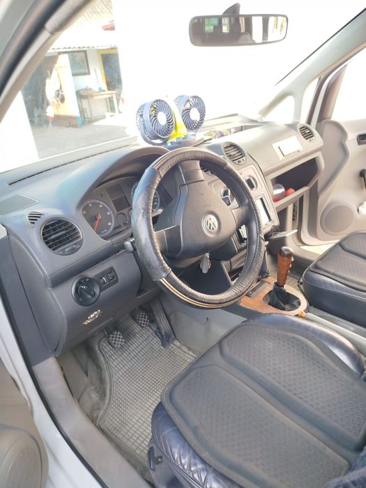 Автомобіль Volkswagen caddy