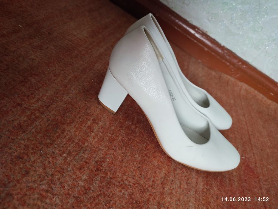 Продам весільні туфлі та аксесуари