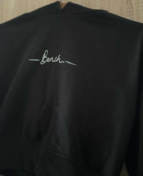 Bluza damska Bench z kapturem krótka czarna rozmiar M