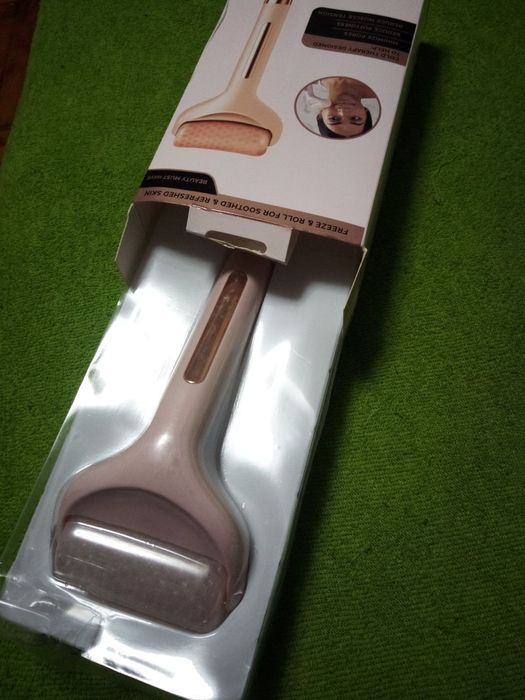 Ролик-масажер для обличчя