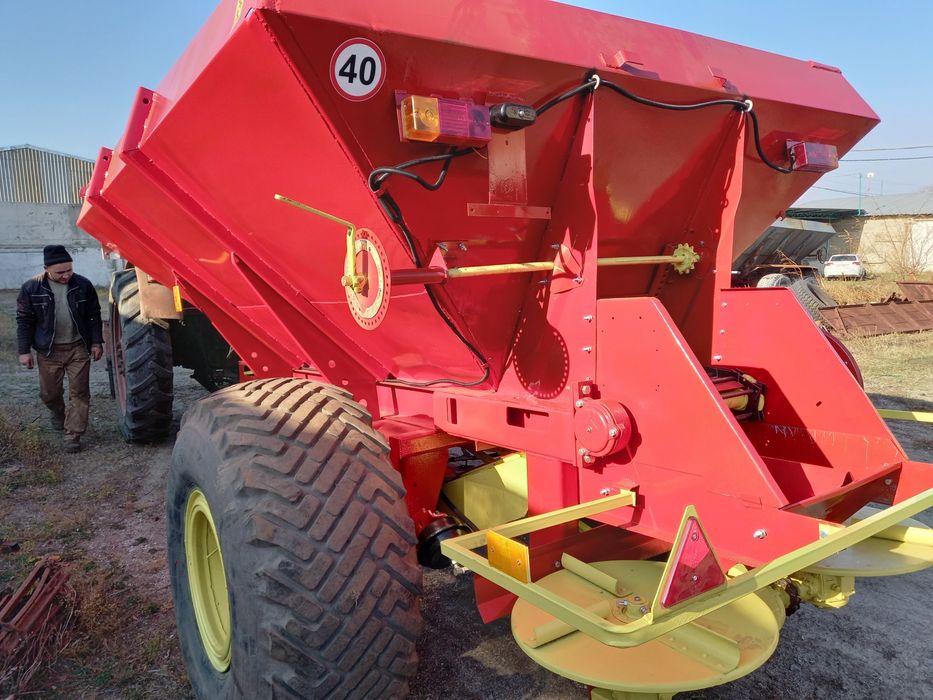 Розкидач мінеральних добрив МВУ-6