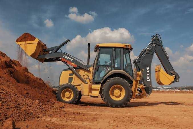 Mecanico de tratores (Giratórias, Retroescavadeiras, Bulldozer)
