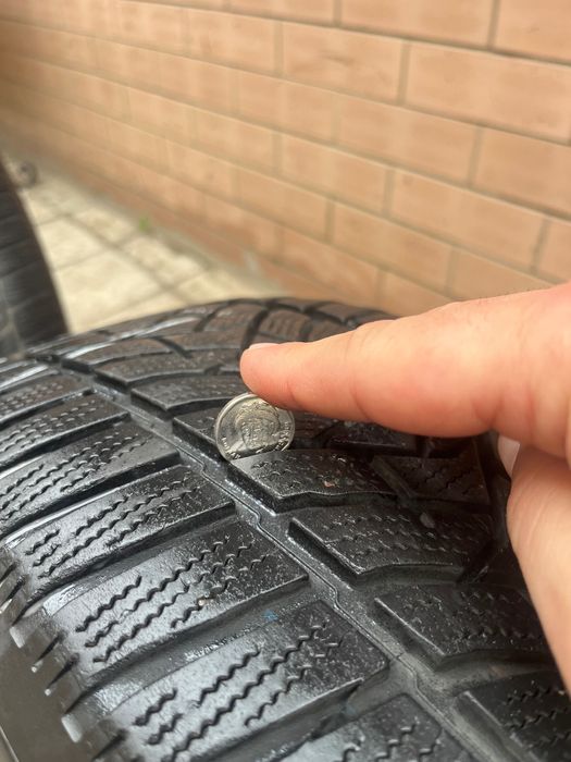 Продам пару зимових шин DUNLOP 225/55 R17