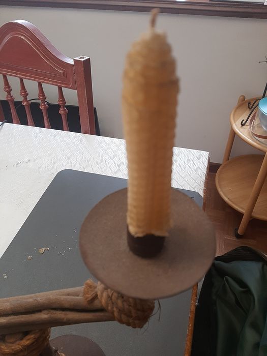 Castiçal em latão com velas mel de abelha